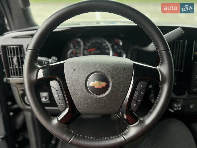 Черный Шевроле Експресс, объемом двигателя 4.3 л и пробегом 25 тыс. км за 165000 $, фото 31 на Automoto.ua