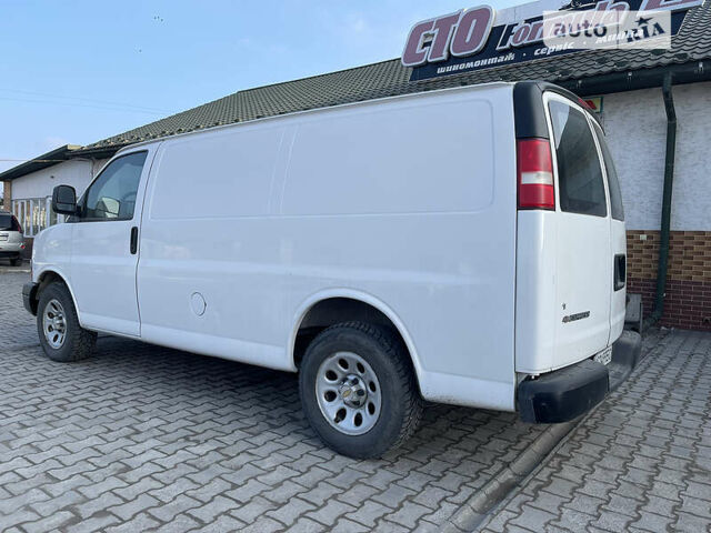 Білий Шевроле Express пас, об'ємом двигуна 4.3 л та пробігом 278 тис. км за 10500 $, фото 4 на Automoto.ua