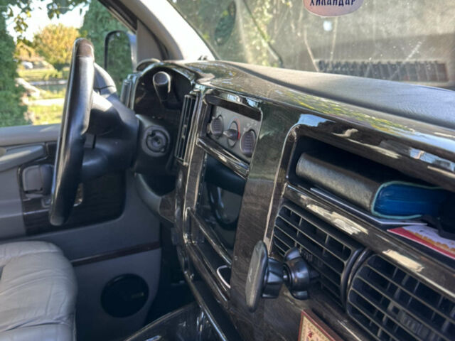 Сірий Шевроле Експресс, об'ємом двигуна 5.33 л та пробігом 180 тис. км за 20000 $, фото 10 на Automoto.ua