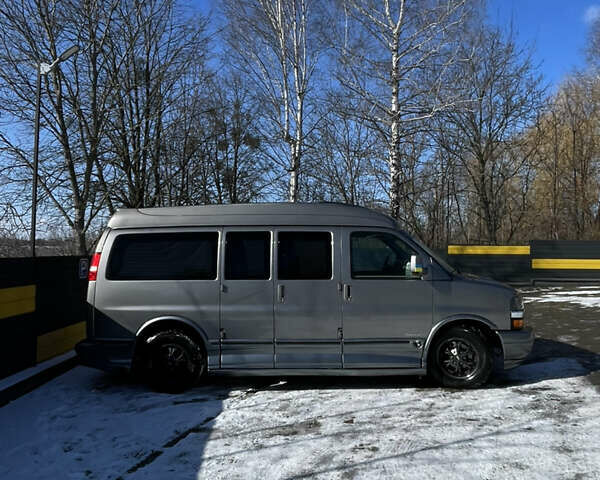 Серый Шевроле Експресс, объемом двигателя 5.33 л и пробегом 142 тыс. км за 16000 $, фото 2 на Automoto.ua