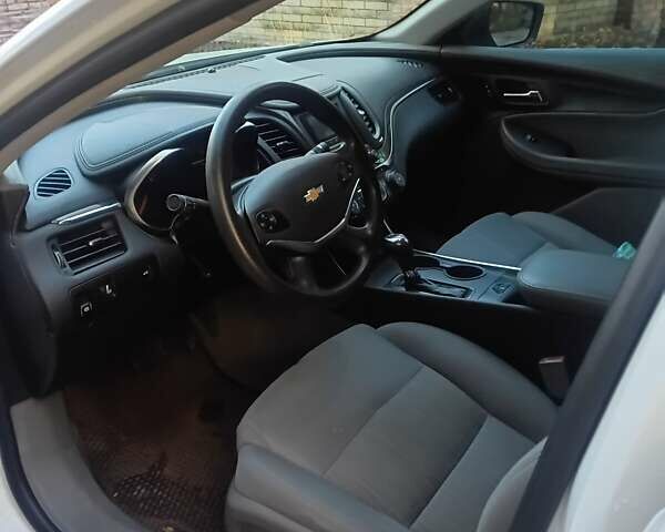 Шевроле Импала 2014 в Киеве на Automoto.ua Белый Шевроле Импала, объемом двигателя 2.5 л и пробегом 188 тыс. км за 9999 $, фото 20 на Automoto.ua