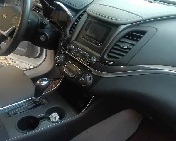 Шевроле Импала 2014 в Киеве на Automoto.ua Белый Шевроле Импала, объемом двигателя 2.5 л и пробегом 188 тыс. км за 9999 $, фото 12 на Automoto.ua