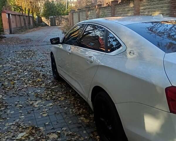 Шевроле Импала 2014 в Киеве на Automoto.ua Белый Шевроле Импала, объемом двигателя 2.5 л и пробегом 188 тыс. км за 9999 $, фото 5 на Automoto.ua