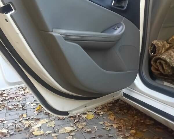 Шевроле Импала 2014 в Киеве на Automoto.ua Белый Шевроле Импала, объемом двигателя 2.5 л и пробегом 188 тыс. км за 9999 $, фото 18 на Automoto.ua