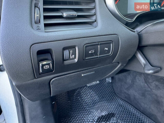 Белый Шевроле Импала, объемом двигателя 2.46 л и пробегом 183 тыс. км за 11300 $, фото 16 на Automoto.ua