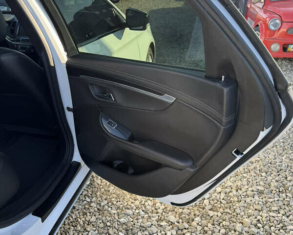 Белый Шевроле Импала, объемом двигателя 2.46 л и пробегом 183 тыс. км за 11300 $, фото 27 на Automoto.ua