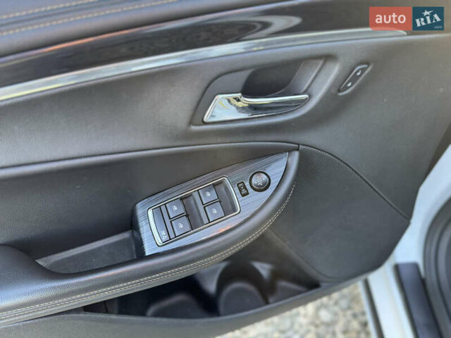 Белый Шевроле Импала, объемом двигателя 2.46 л и пробегом 183 тыс. км за 11300 $, фото 14 на Automoto.ua