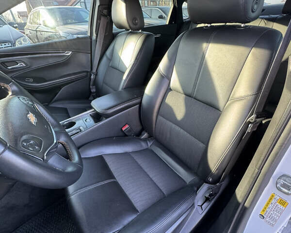 Белый Шевроле Импала, объемом двигателя 2.46 л и пробегом 183 тыс. км за 11300 $, фото 15 на Automoto.ua