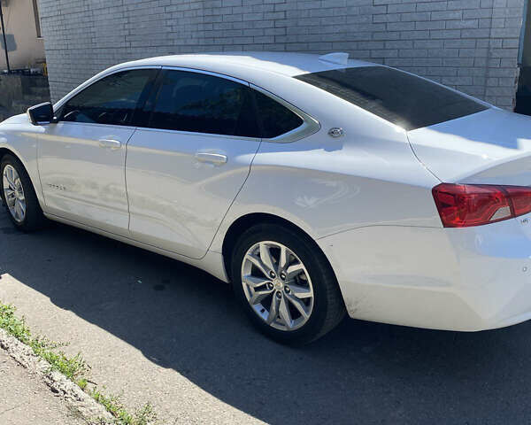 Белый Шевроле Импала, объемом двигателя 3.6 л и пробегом 127 тыс. км за 14500 $, фото 3 на Automoto.ua