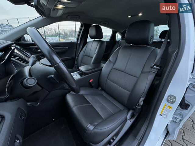 Белый Шевроле Импала, объемом двигателя 2.5 л и пробегом 125 тыс. км за 12500 $, фото 35 на Automoto.ua