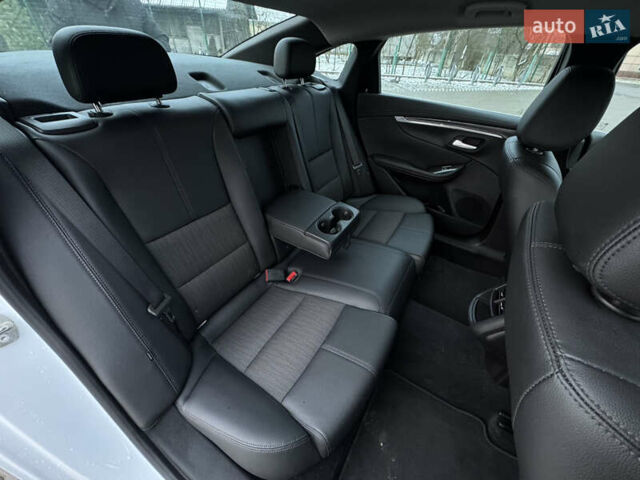 Белый Шевроле Импала, объемом двигателя 2.5 л и пробегом 125 тыс. км за 12500 $, фото 46 на Automoto.ua