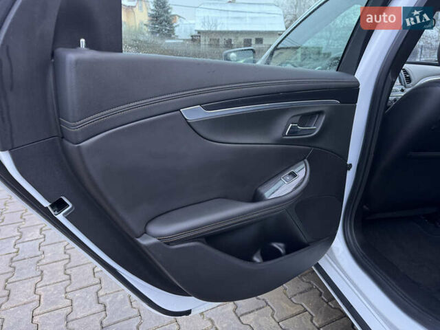 Белый Шевроле Импала, объемом двигателя 2.5 л и пробегом 125 тыс. км за 12500 $, фото 38 на Automoto.ua