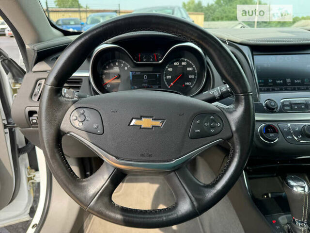 Белый Шевроле Импала, объемом двигателя 3.56 л и пробегом 66 тыс. км за 2700 $, фото 10 на Automoto.ua