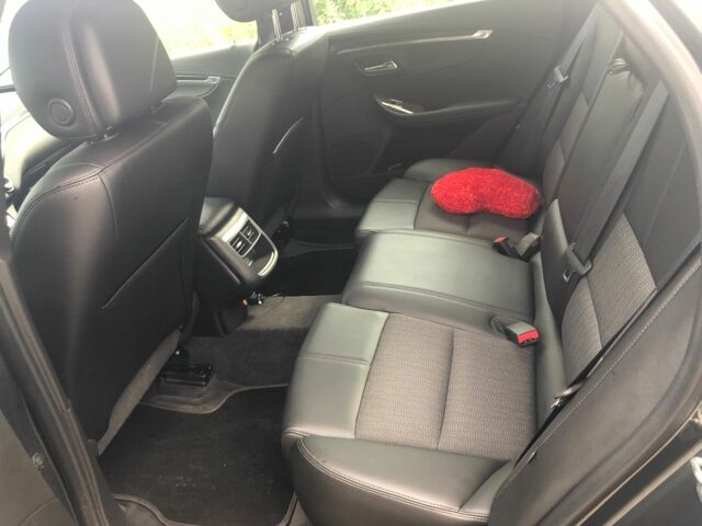 Черный Шевроле Импала, объемом двигателя 2.5 л и пробегом 111 тыс. км за 12400 $, фото 12 на Automoto.ua