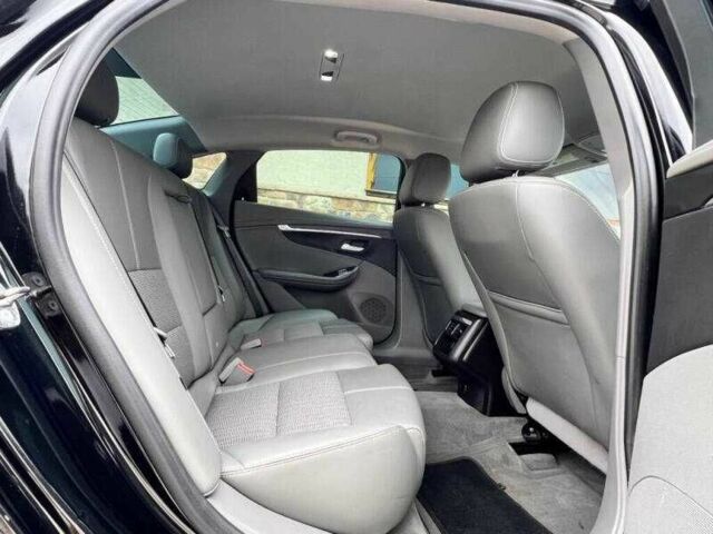 Черный Шевроле Импала, объемом двигателя 3.6 л и пробегом 47 тыс. км за 2000 $, фото 15 на Automoto.ua