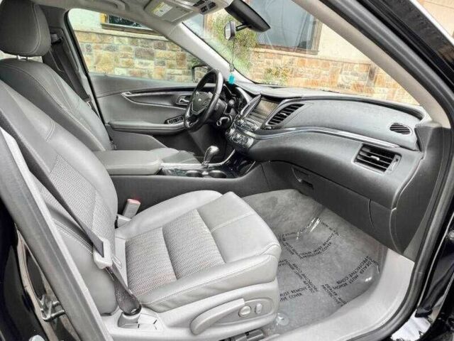 Черный Шевроле Импала, объемом двигателя 3.6 л и пробегом 47 тыс. км за 2000 $, фото 14 на Automoto.ua