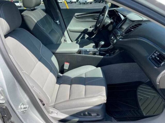 Серый Шевроле Импала, объемом двигателя 3.6 л и пробегом 64 тыс. км за 3800 $, фото 19 на Automoto.ua