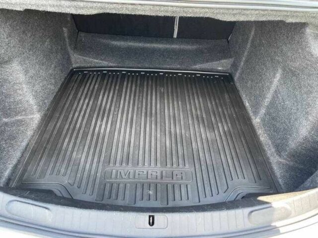 Серый Шевроле Импала, объемом двигателя 3.6 л и пробегом 64 тыс. км за 3800 $, фото 20 на Automoto.ua