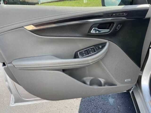 Серый Шевроле Импала, объемом двигателя 3.6 л и пробегом 64 тыс. км за 3800 $, фото 7 на Automoto.ua