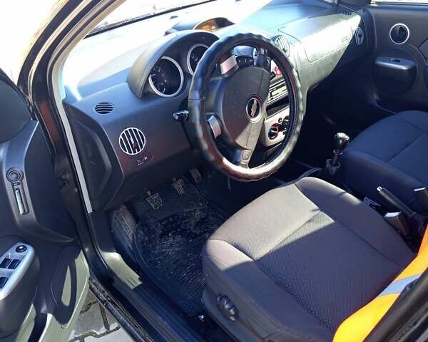 Черный Шевроле Калос, объемом двигателя 1.4 л и пробегом 221 тыс. км за 3300 $, фото 4 на Automoto.ua