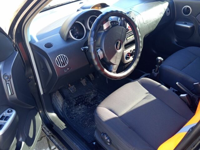 Черный Шевроле Калос, объемом двигателя 1.4 л и пробегом 220 тыс. км за 3300 $, фото 8 на Automoto.ua