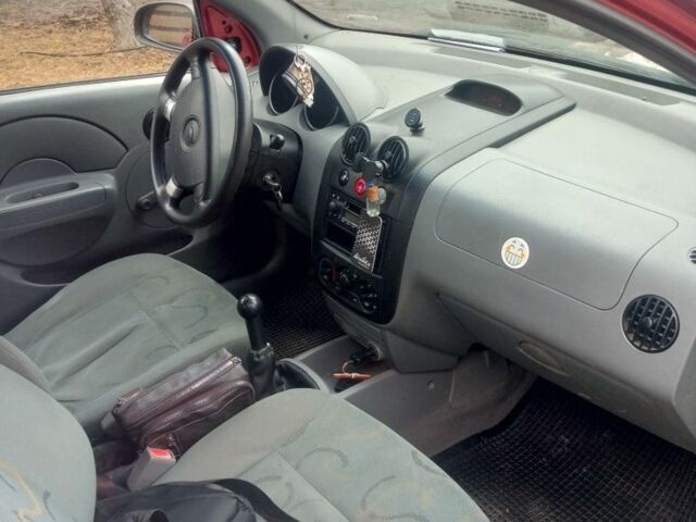 Червоний Шевроле Калос, об'ємом двигуна 1.2 л та пробігом 316 тис. км за 2000 $, фото 2 на Automoto.ua