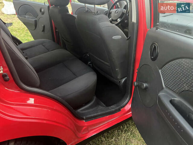 Червоний Шевроле Калос, об'ємом двигуна 1.2 л та пробігом 177 тис. км за 3159 $, фото 8 на Automoto.ua