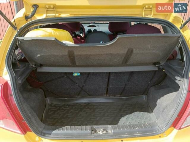 Жовтий Шевроле Калос, об'ємом двигуна 1.1 л та пробігом 127 тис. км за 3500 $, фото 2 на Automoto.ua