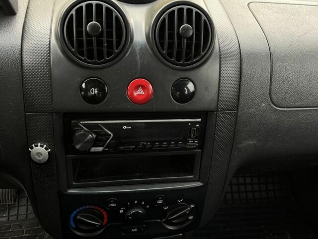 Серый Шевроле Калос, объемом двигателя 1.4 л и пробегом 330 тыс. км за 3750 $, фото 7 на Automoto.ua