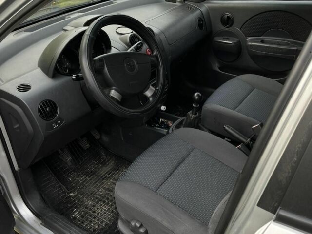 Серый Шевроле Калос, объемом двигателя 1.4 л и пробегом 330 тыс. км за 3750 $, фото 5 на Automoto.ua