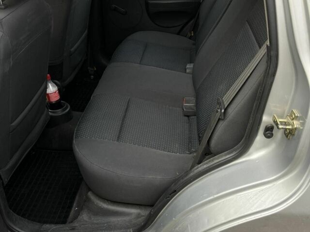 Серый Шевроле Калос, объемом двигателя 1.4 л и пробегом 330 тыс. км за 3750 $, фото 6 на Automoto.ua