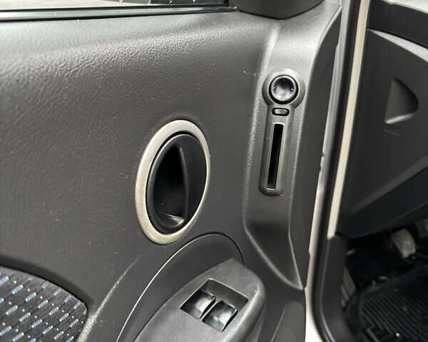 Серый Шевроле Калос, объемом двигателя 1.2 л и пробегом 240 тыс. км за 3300 $, фото 18 на Automoto.ua