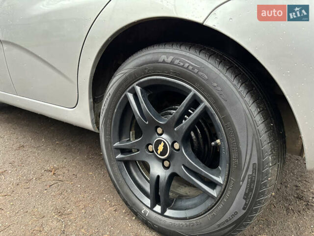 Серый Шевроле Калос, объемом двигателя 1.2 л и пробегом 240 тыс. км за 3300 $, фото 11 на Automoto.ua