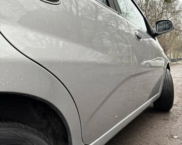 Серый Шевроле Калос, объемом двигателя 1.2 л и пробегом 240 тыс. км за 3300 $, фото 5 на Automoto.ua