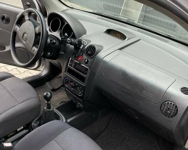 Сірий Шевроле Калос, об'ємом двигуна 1.4 л та пробігом 195 тис. км за 3333 $, фото 5 на Automoto.ua