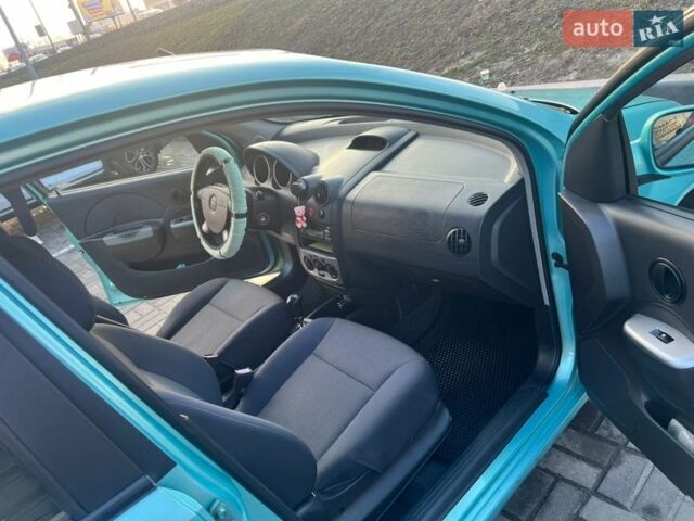 Синій Шевроле Калос, об'ємом двигуна 1.4 л та пробігом 140 тис. км за 4500 $, фото 2 на Automoto.ua