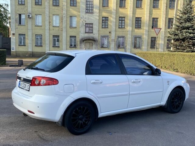 Белый Шевроле Лачетти, объемом двигателя 1.6 л и пробегом 250 тыс. км за 4199 $, фото 3 на Automoto.ua