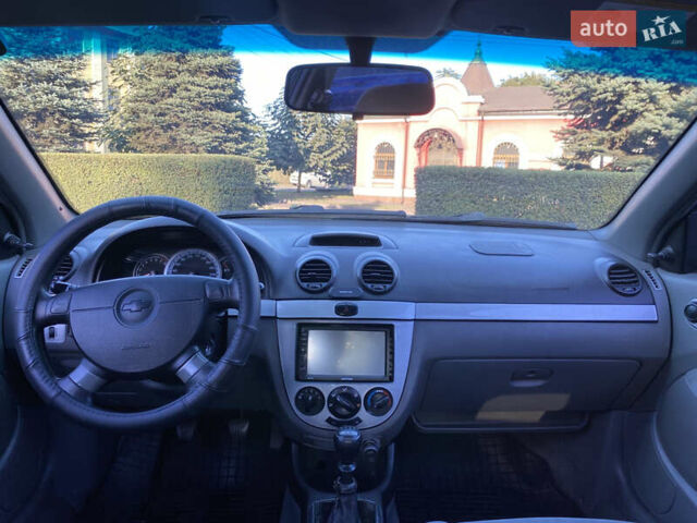 Белый Шевроле Лачетти, объемом двигателя 1.6 л и пробегом 250 тыс. км за 4200 $, фото 7 на Automoto.ua
