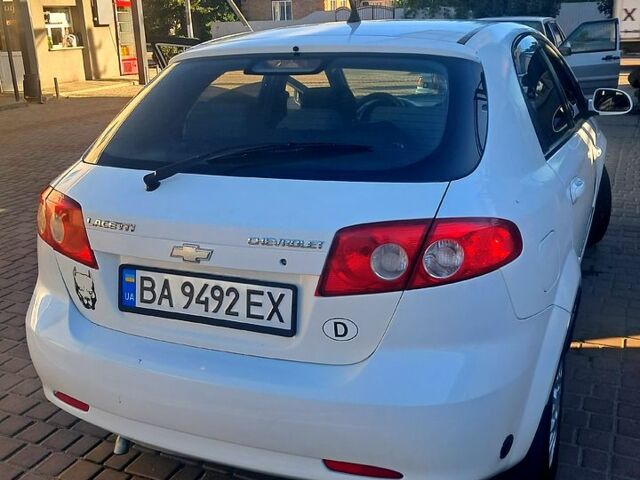 Белый Шевроле Лачетти, объемом двигателя 1.6 л и пробегом 258 тыс. км за 3500 $, фото 2 на Automoto.ua
