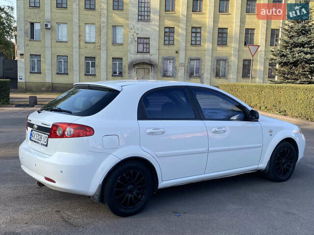 Белый Шевроле Лачетти, объемом двигателя 1.6 л и пробегом 250 тыс. км за 4200 $, фото 2 на Automoto.ua