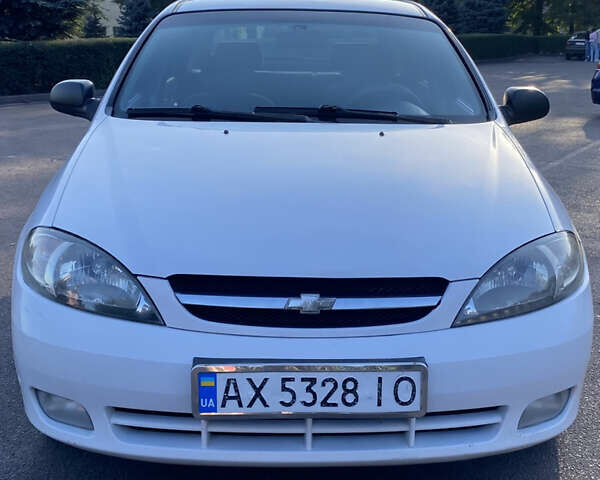 Белый Шевроле Лачетти, объемом двигателя 1.6 л и пробегом 250 тыс. км за 4200 $, фото 5 на Automoto.ua