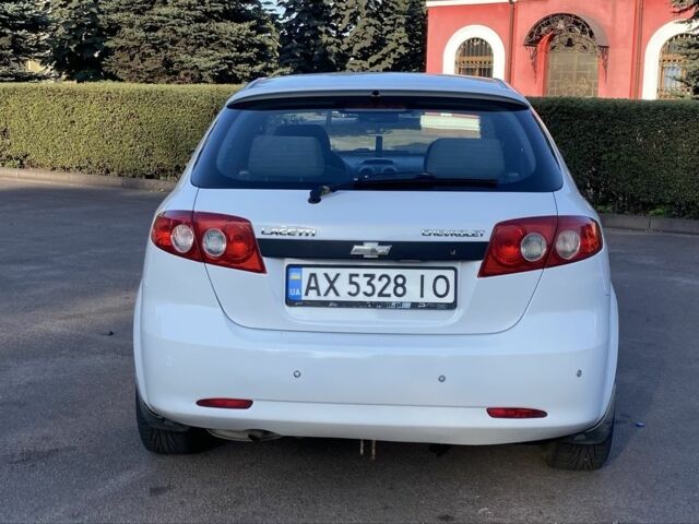 Белый Шевроле Лачетти, объемом двигателя 1.6 л и пробегом 250 тыс. км за 4199 $, фото 4 на Automoto.ua