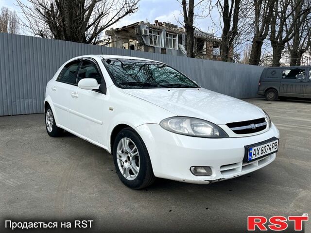 Белый Шевроле Лачетти, объемом двигателя 1.6 л и пробегом 200 тыс. км за 3250 $, фото 4 на Automoto.ua