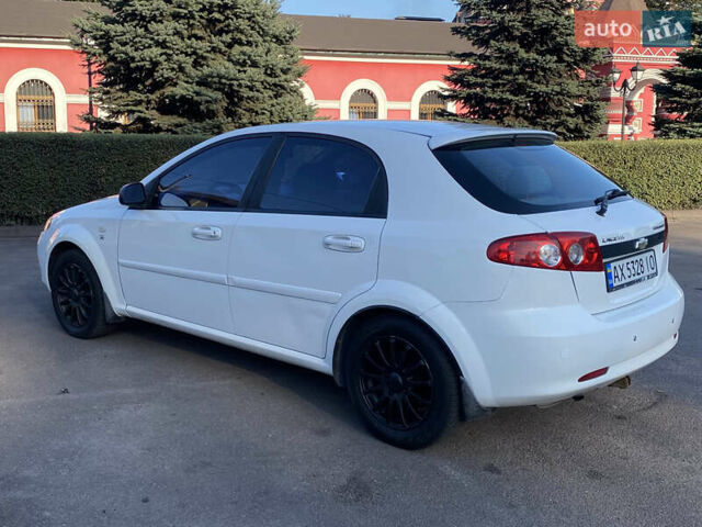 Белый Шевроле Лачетти, объемом двигателя 1.6 л и пробегом 250 тыс. км за 4200 $, фото 3 на Automoto.ua