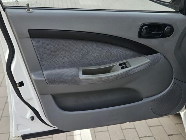 Белый Шевроле Лачетти, объемом двигателя 1.6 л и пробегом 137 тыс. км за 4300 $, фото 7 на Automoto.ua