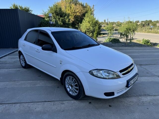 Белый Шевроле Лачетти, объемом двигателя 1.6 л и пробегом 290 тыс. км за 3800 $, фото 5 на Automoto.ua