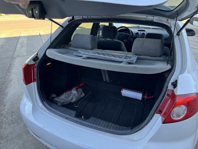 Белый Шевроле Лачетти, объемом двигателя 1.6 л и пробегом 290 тыс. км за 3800 $, фото 13 на Automoto.ua