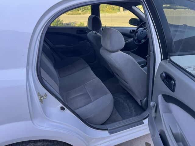 Белый Шевроле Лачетти, объемом двигателя 1.6 л и пробегом 290 тыс. км за 3800 $, фото 12 на Automoto.ua