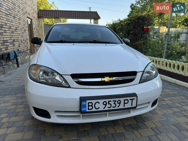 Білий Шевроле Лачетті, об'ємом двигуна 1.6 л та пробігом 290 тис. км за 4000 $, фото 6 на Automoto.ua