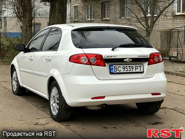 Белый Шевроле Лачетти, объемом двигателя 1.6 л и пробегом 290 тыс. км за 3800 $, фото 7 на Automoto.ua